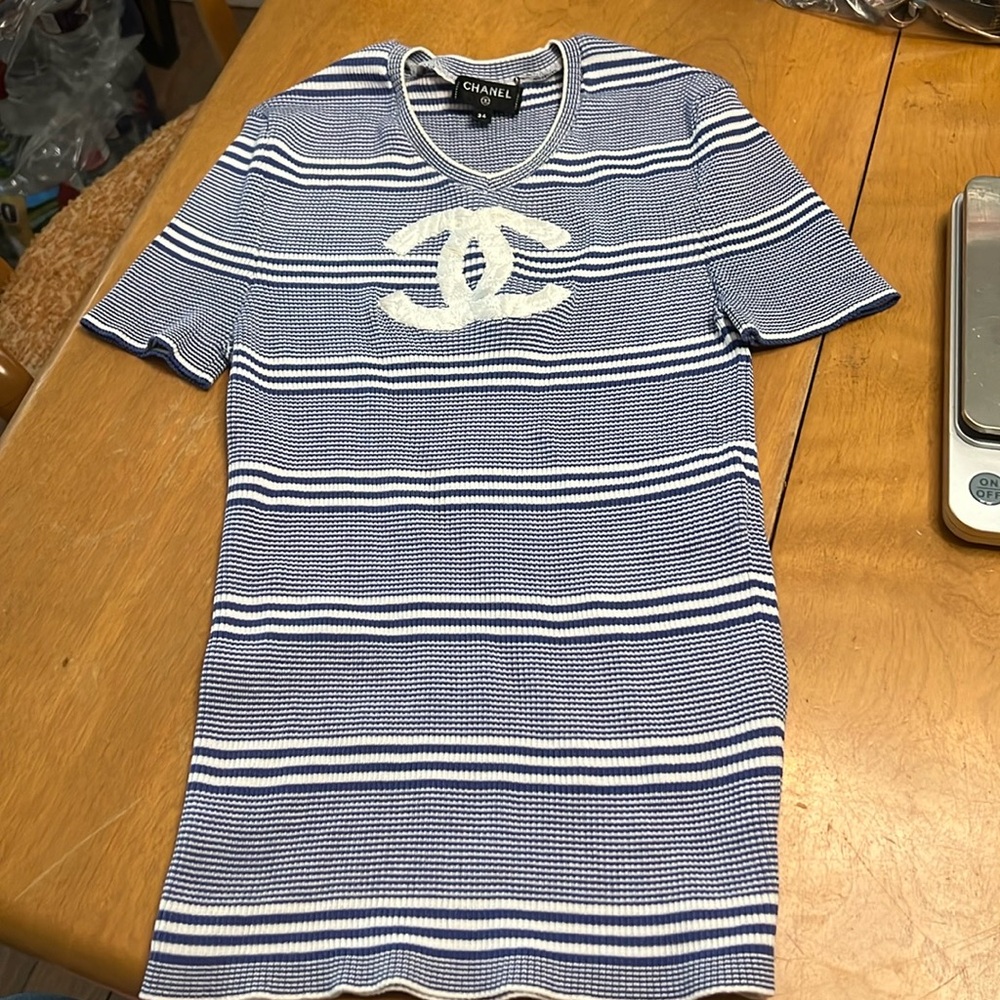 Limited edition CHANEL 19C CC LOGO KNIT TOP SZ 34 blue & white Authentic.